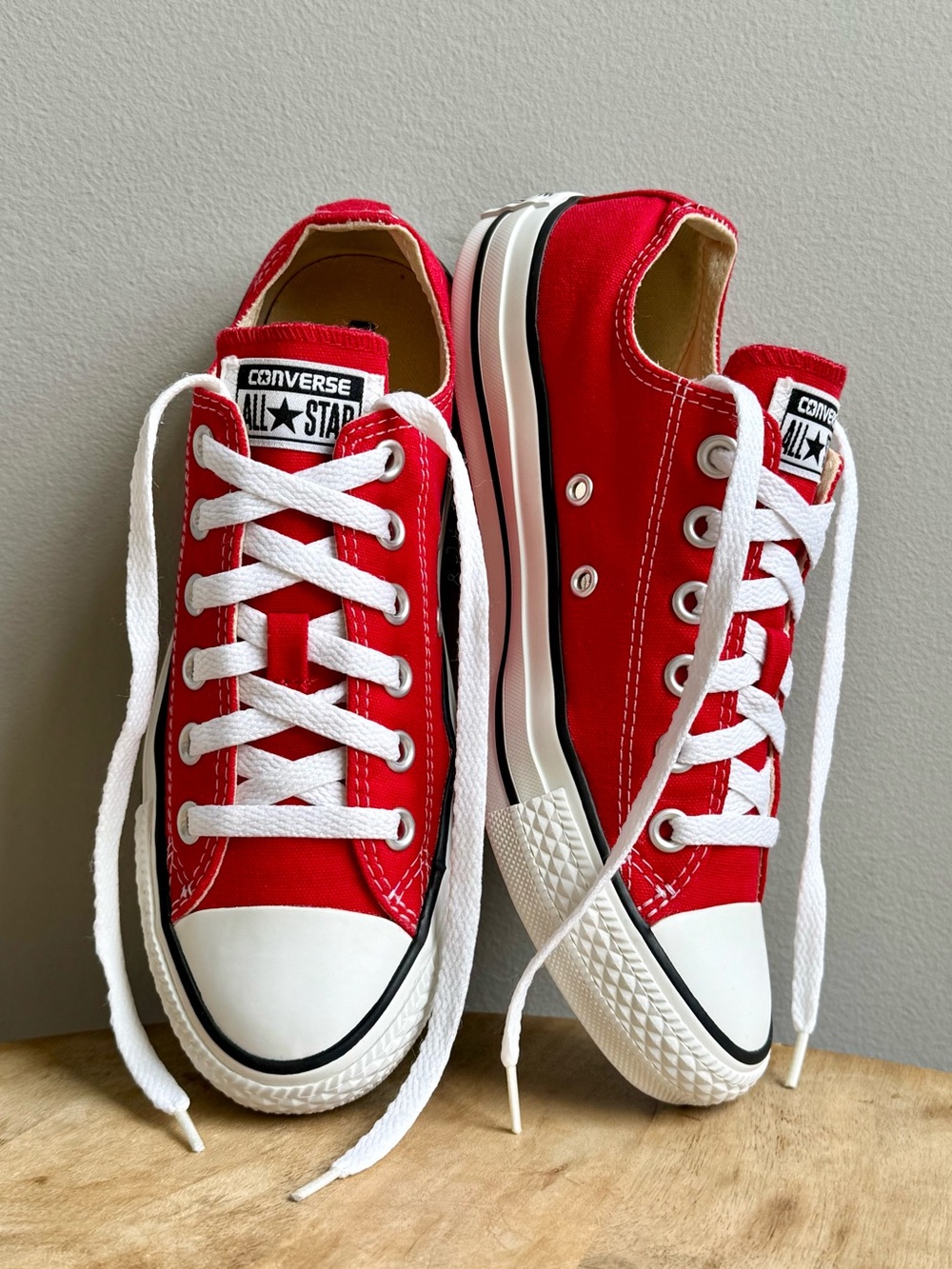 Converse All Star Red Low Top Women’s Size 7 Lace Up Canvas Shoes Sneakers - Picture 2 of 10